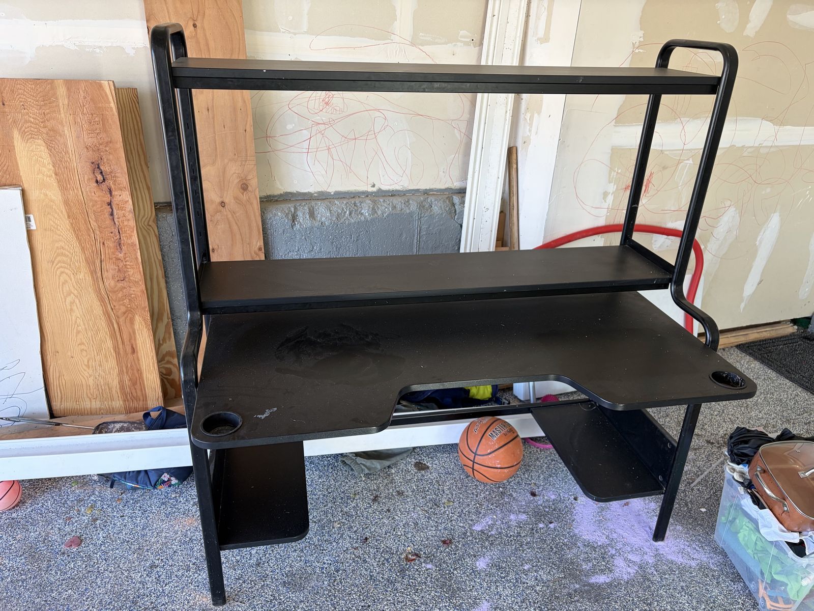 Computer desk