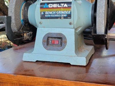 Delta 6" Bench Grinder with Flexible Lamp - Used, Good Condition