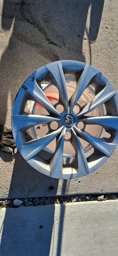 Toyota Hubcap Wheel Cover Silver Used