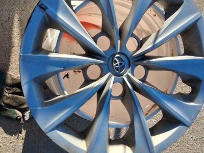 Toyota Hubcap Wheel Cover Silver Used