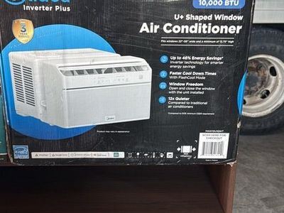 Air Conditioner 10,000 Btu See Pictures
