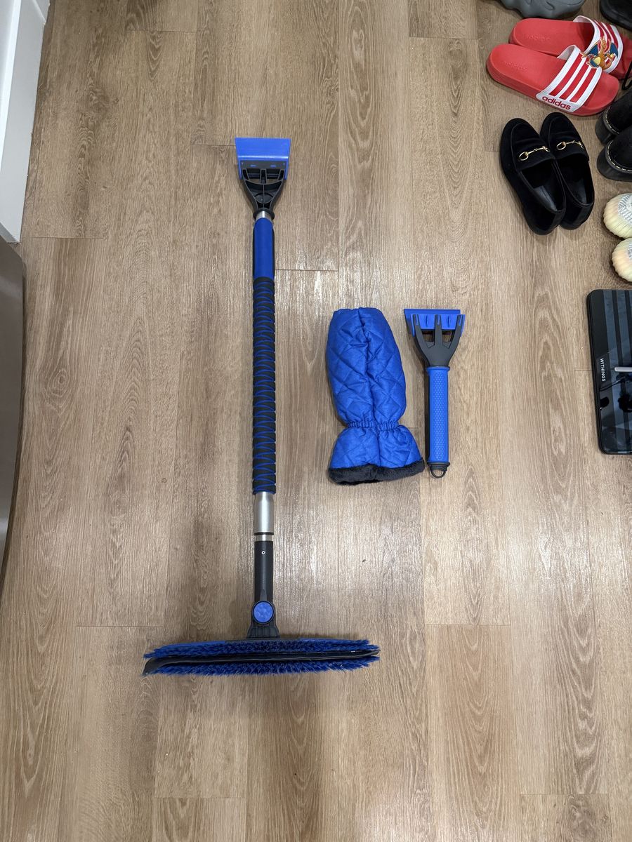 Set of Snow removing kit for car