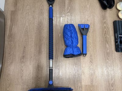 Set of Snow removing kit for car
