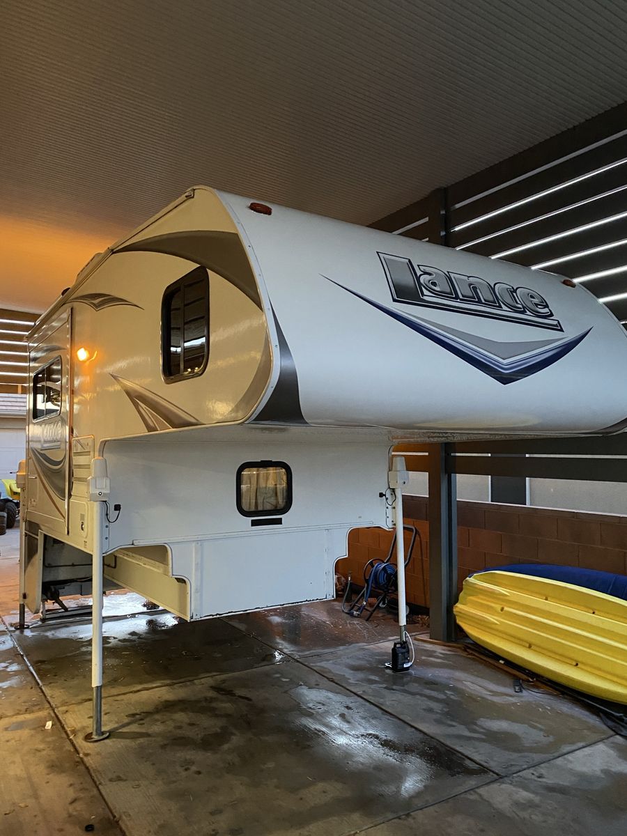 2011 Lance 861 Truck Camper
