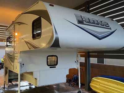 2011 Lance 861 Truck Camper