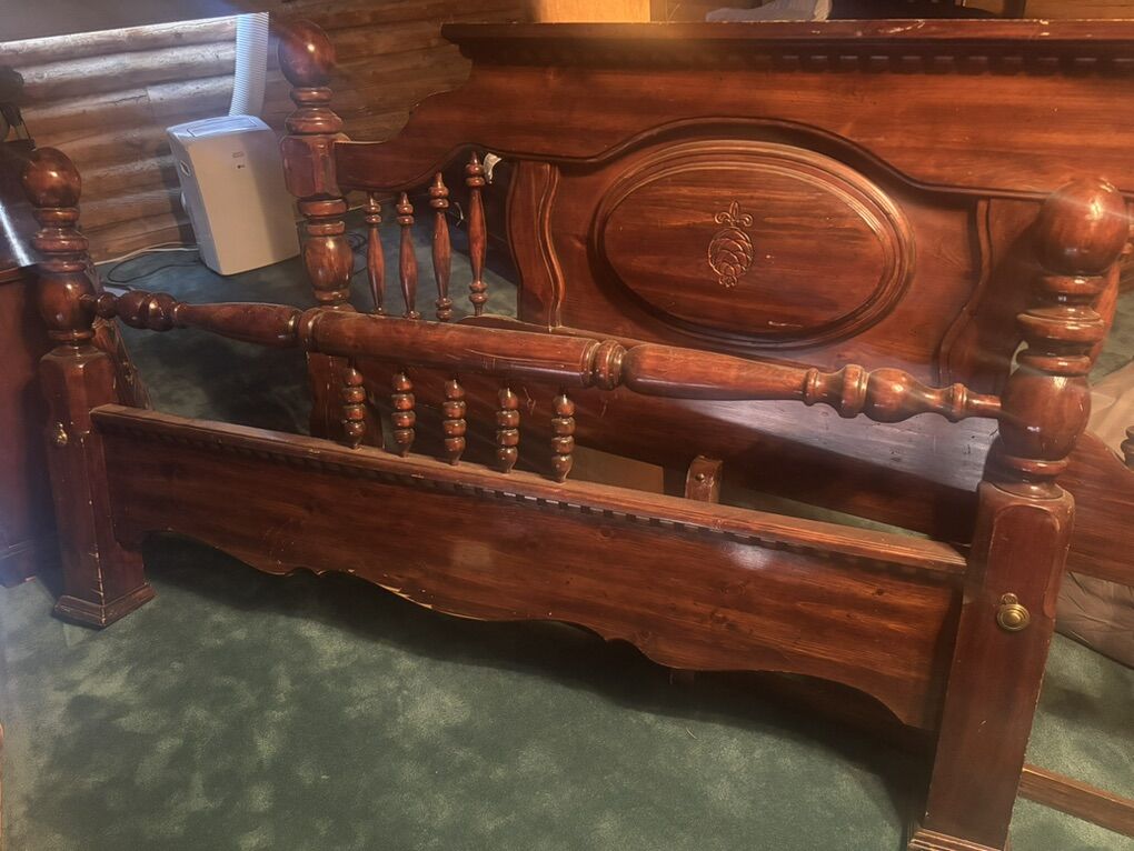 VinTage King Cannonball Bed Frame