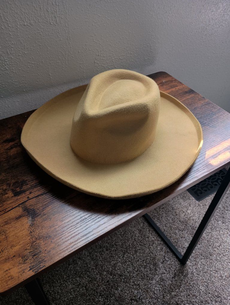 Universal Thread Hat 