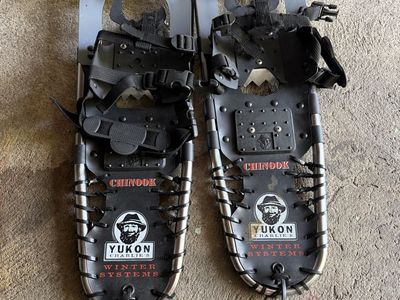 Yukon Charlie's Chinook Series 825 Snowshoes