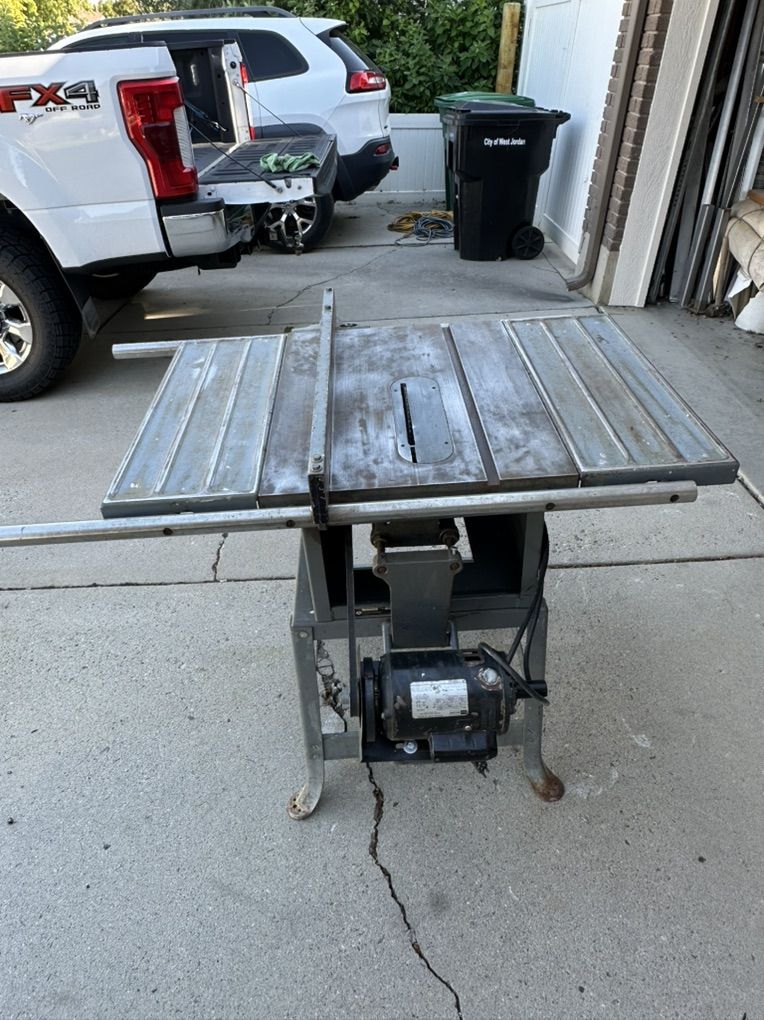 TABLE SAW