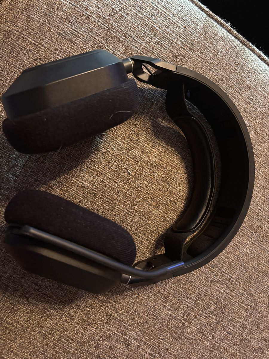 Nice Corsair HS 80 Gaming Headset In Good Conditio