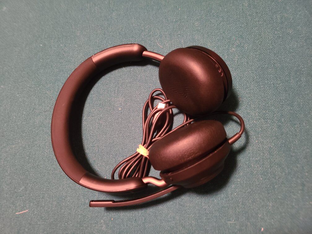 Noice Canceling Headphones brand new