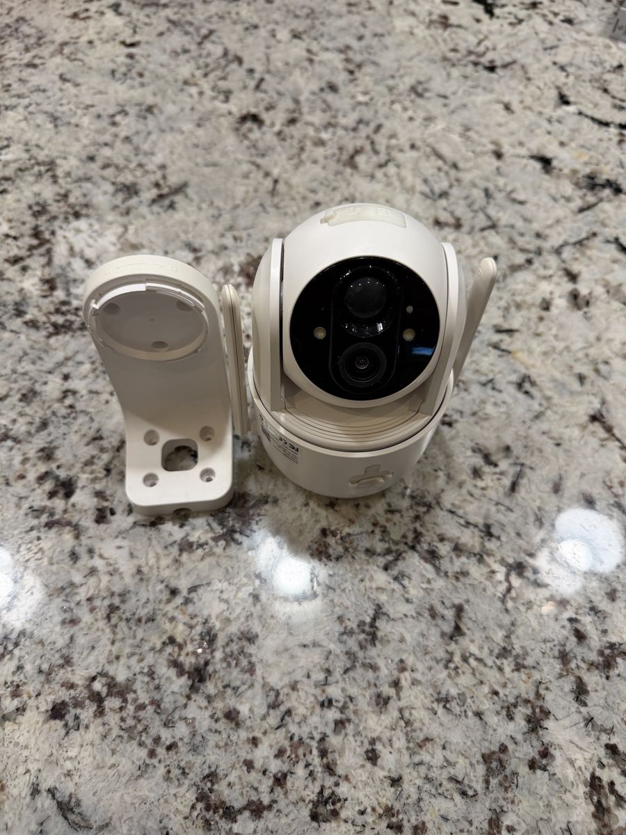 Wi-Fi Smart Battery Camera, model CQ12