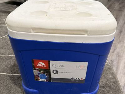 Igloo Ice Cube 60-Quart Rolling Cooler - Blue