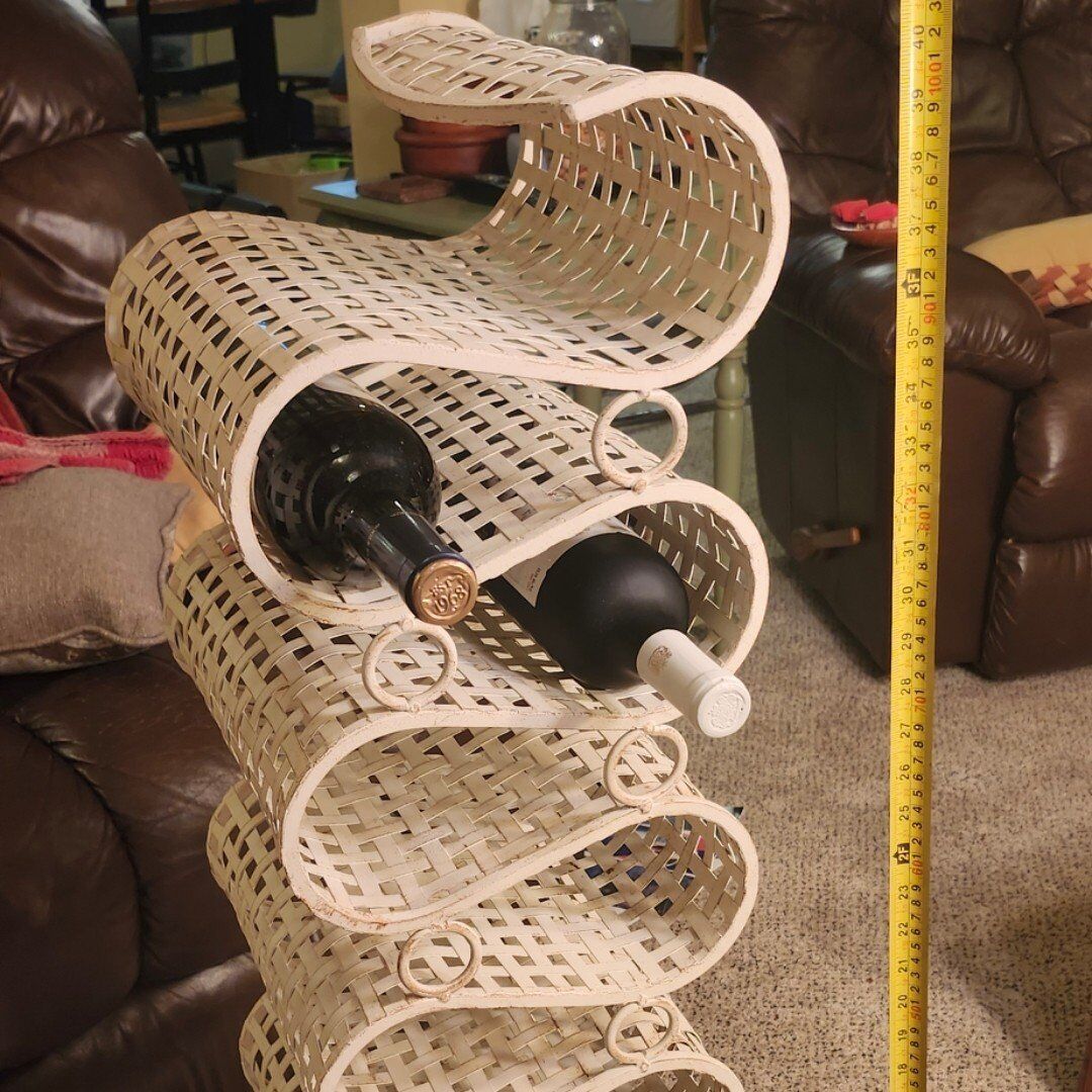 “Vintage Woven Metal Wine Rack – 11 bottle holder