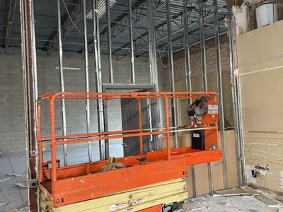 SCISSOR LIFT RENTAL 19 - 26 - 32FT.