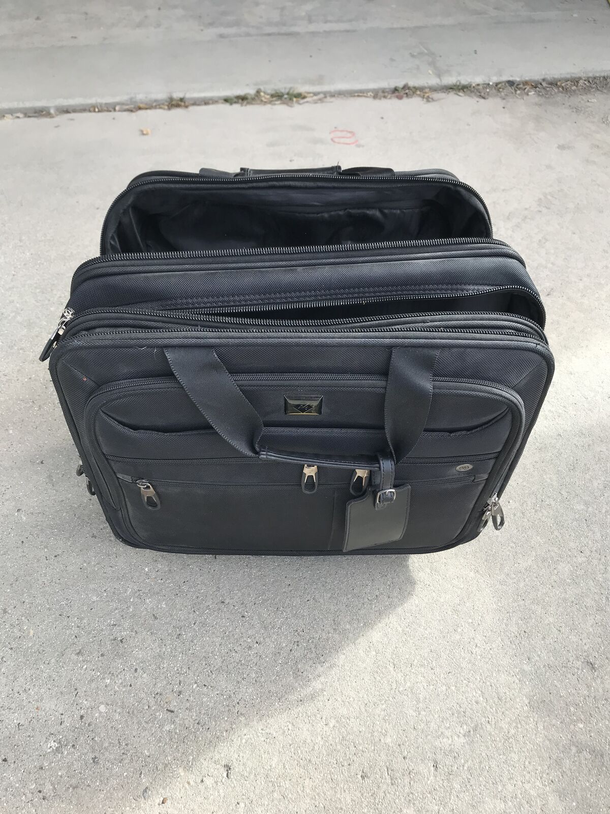 Member’s Mark Rolling Mobile Office & Messenger Bag – USED