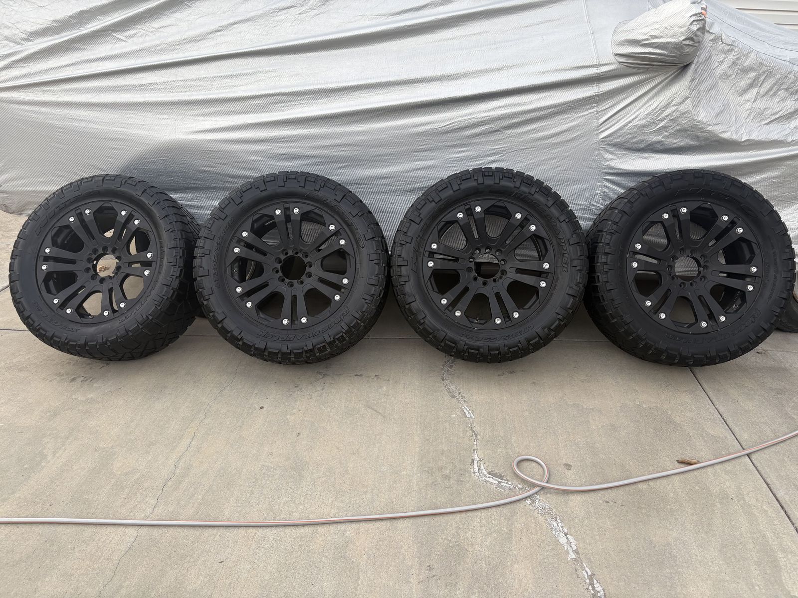 305/55/20 XD Monster Rims & Nitto Ridge Grappler