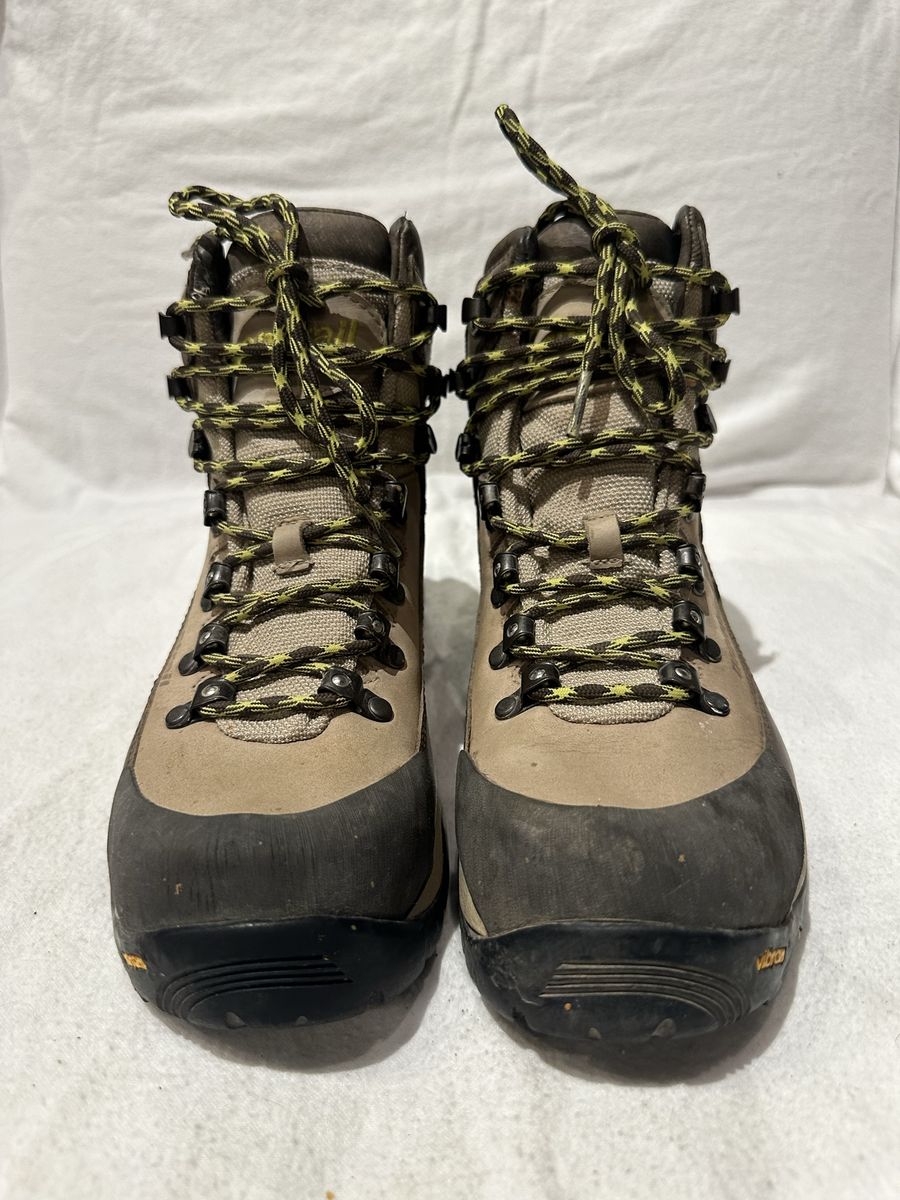 Montrail women’s size 8.5 Gore-Tex hiking boots