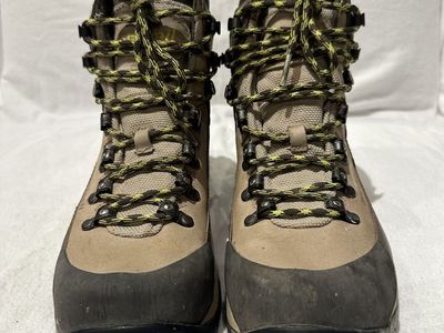 Montrail women’s size 8.5 Gore-Tex hiking boots