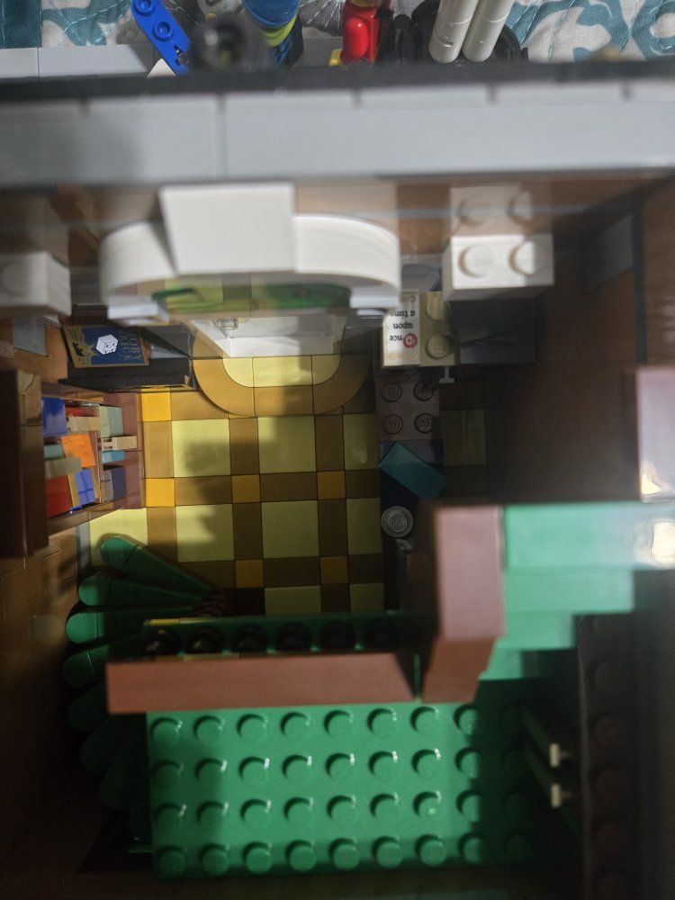 Main image 7
