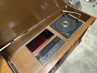 (Fully functional) Vintage Stereo Console Record Player & Radio - Wooden Cabinet