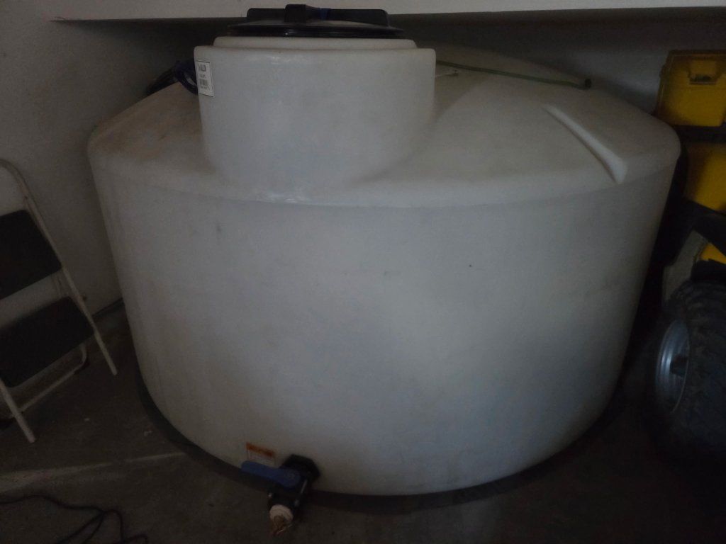 1100 Gallon Water Tank