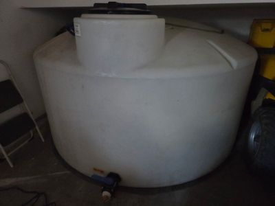 1100 Gallon Water Tank