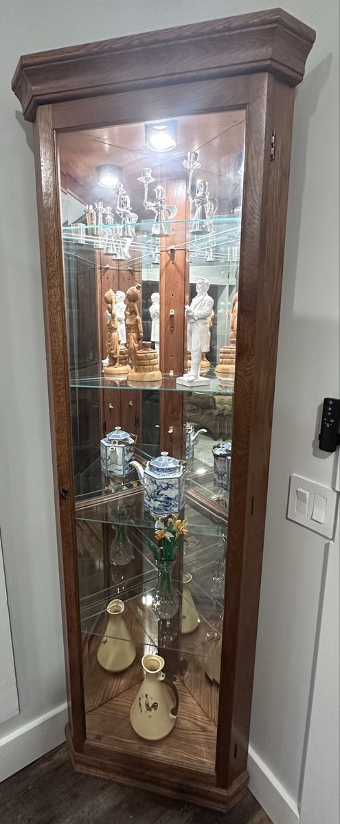 Pulaski corner curio