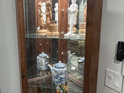 Pulaski corner curio