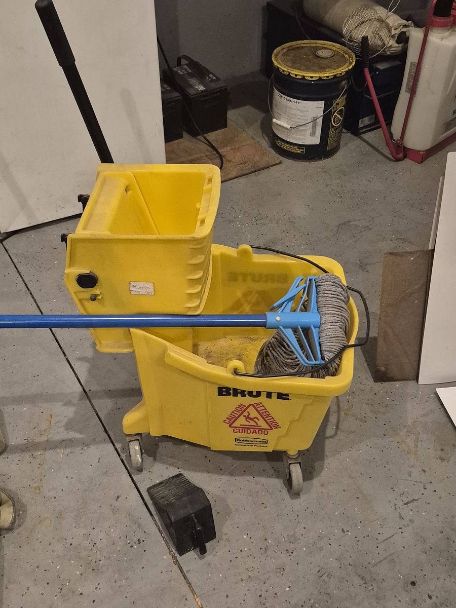 Mop & bucket