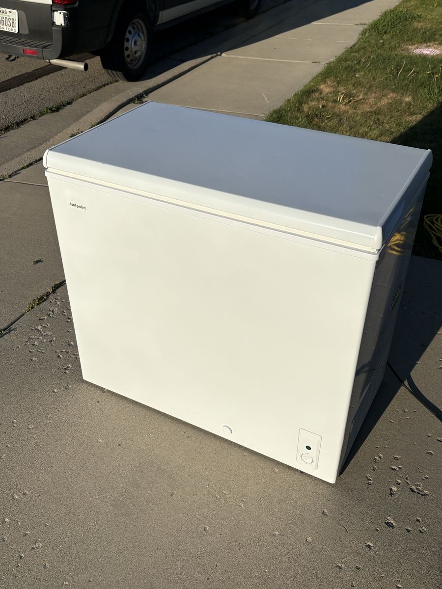 GE DEEP FREEZER 125$ OBO WORKS PERFECTLY!!