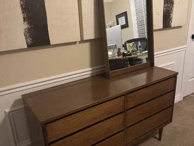Beautiful Bassett Mid Century Dresser with Mirror!