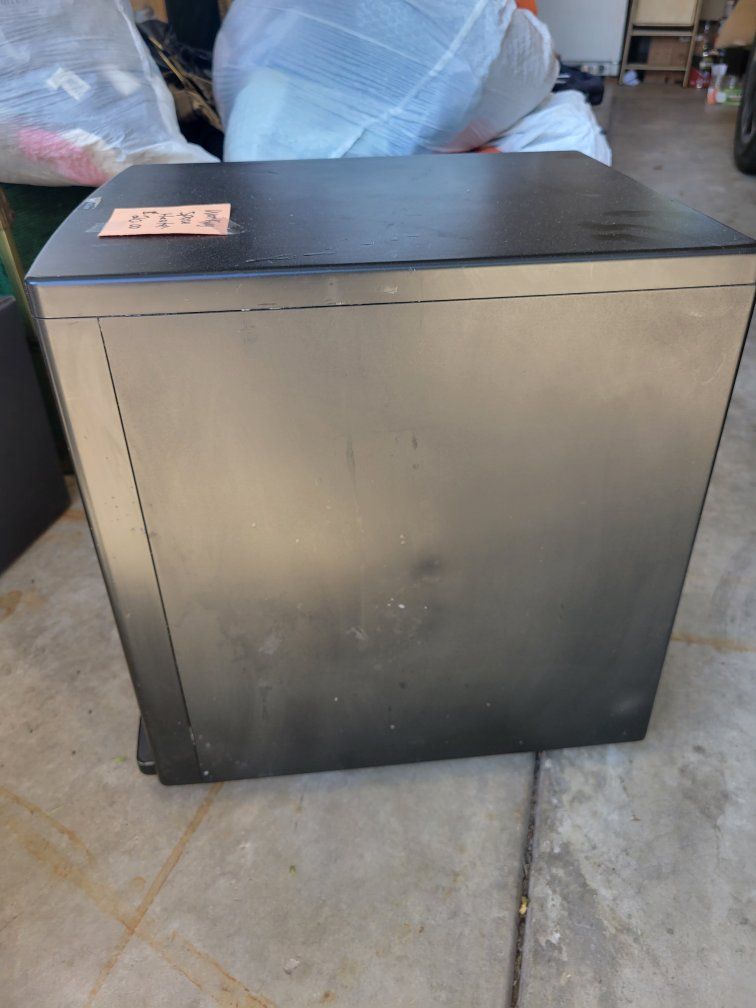 Main image 3