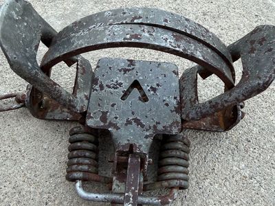 Vintage Victor No. 1.5 Coil Spring Trap for Hunting & Trapping