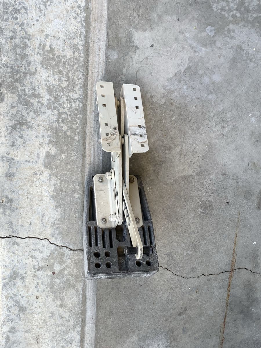 Trolling motor mount