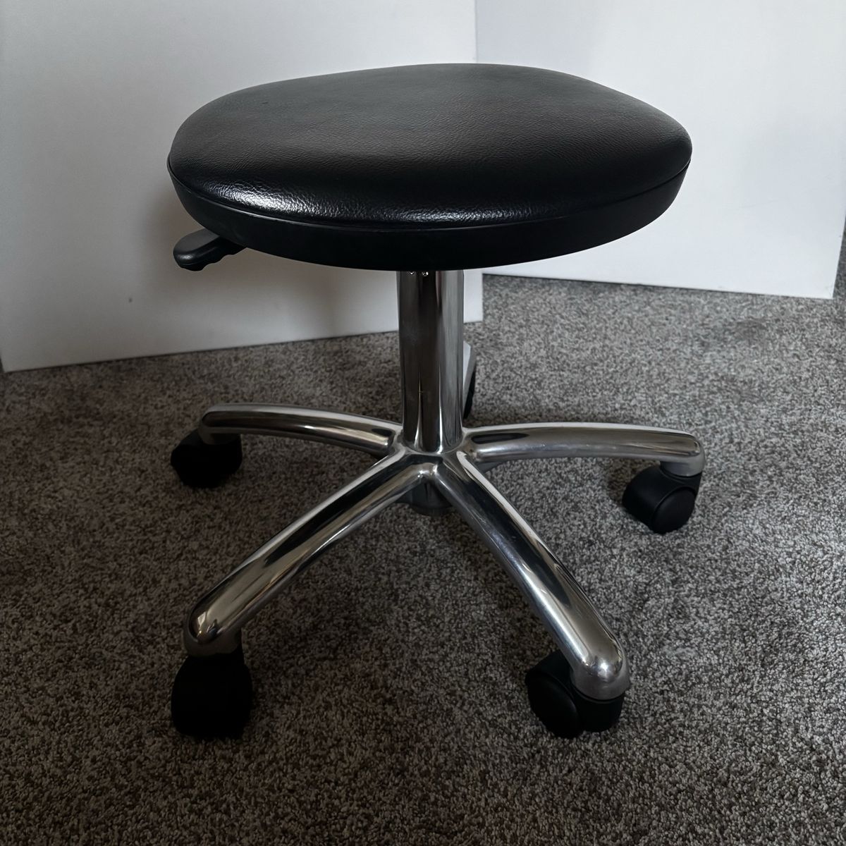 Black Hydraulic Stool