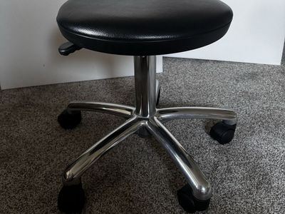 Black Hydraulic Stool