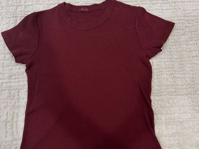 Brandy Melville Red Short Sleeve T-Shirt - Super Cute & Gently Worn