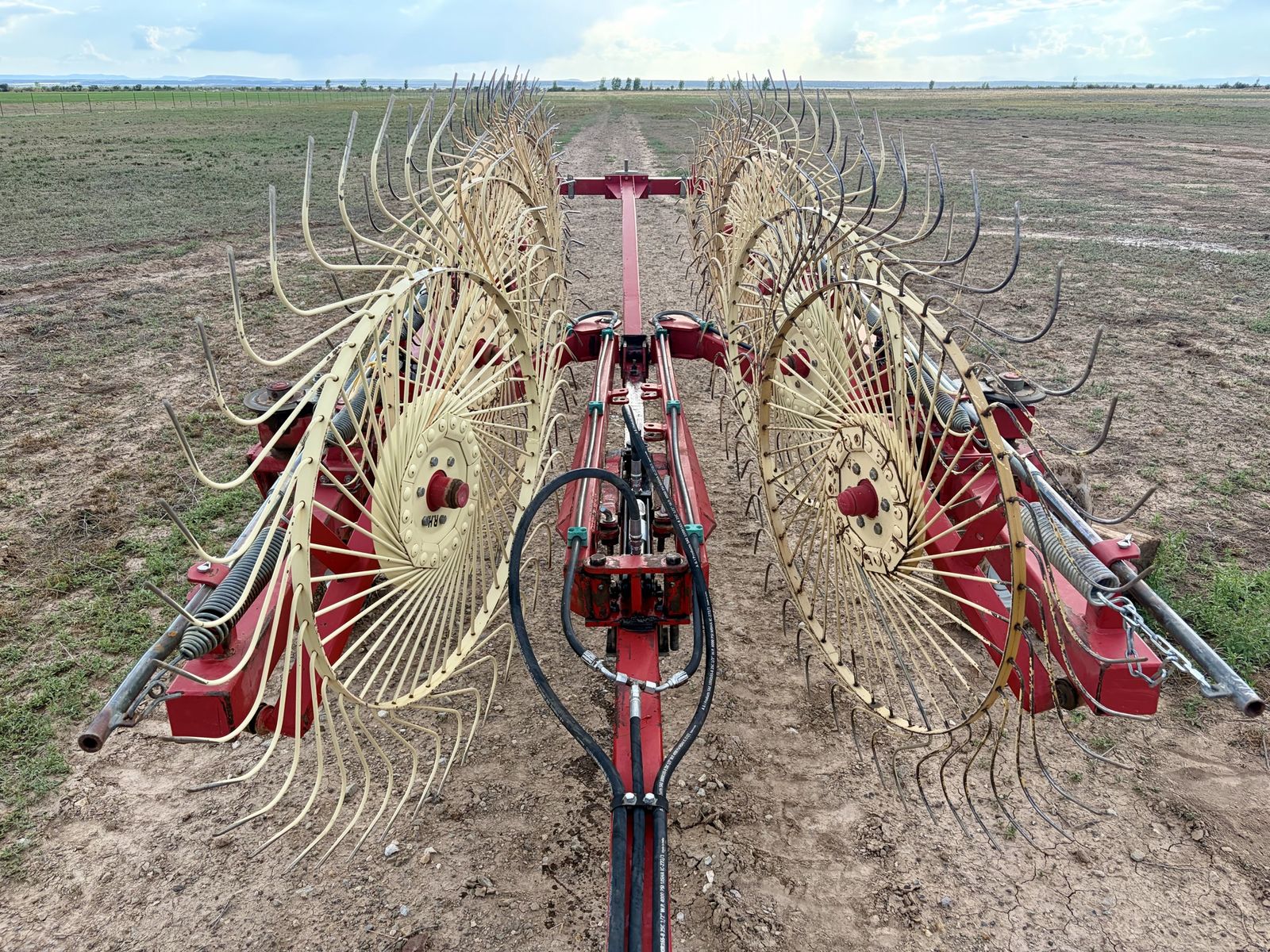Tonutti V12 Wheel Hay Rake
