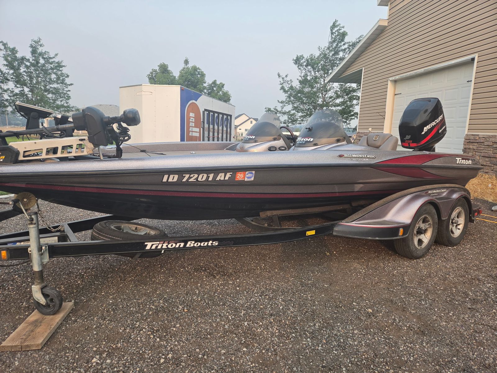 2001 Triton Bass Master Classic Bass Boat