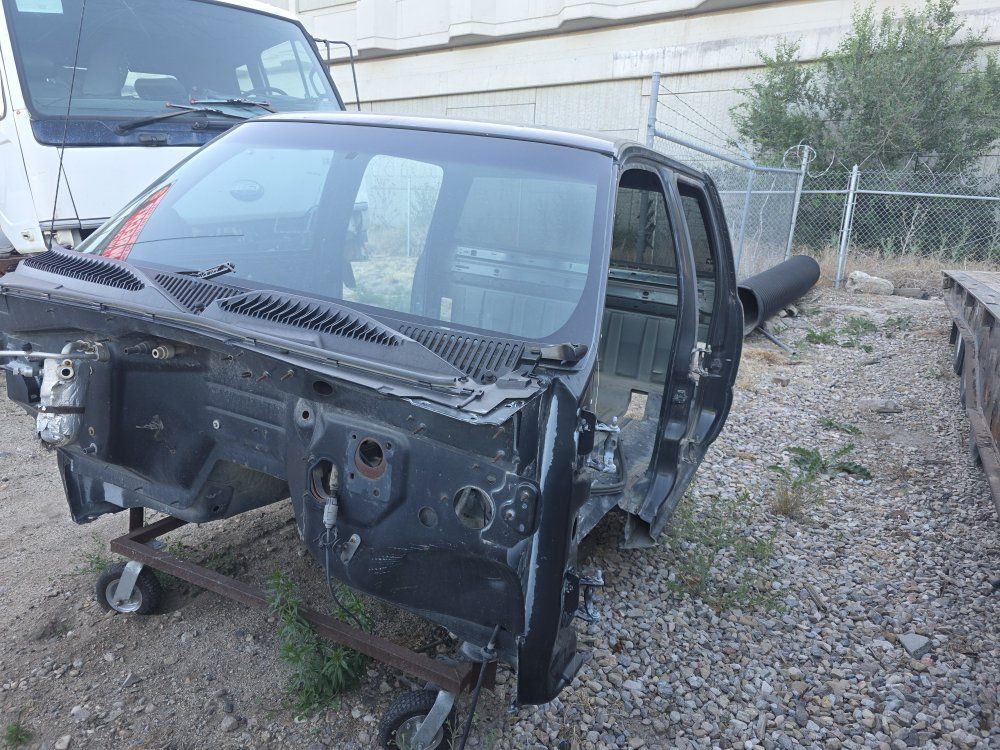 free 01 chevy silverado 2500hd cab with title