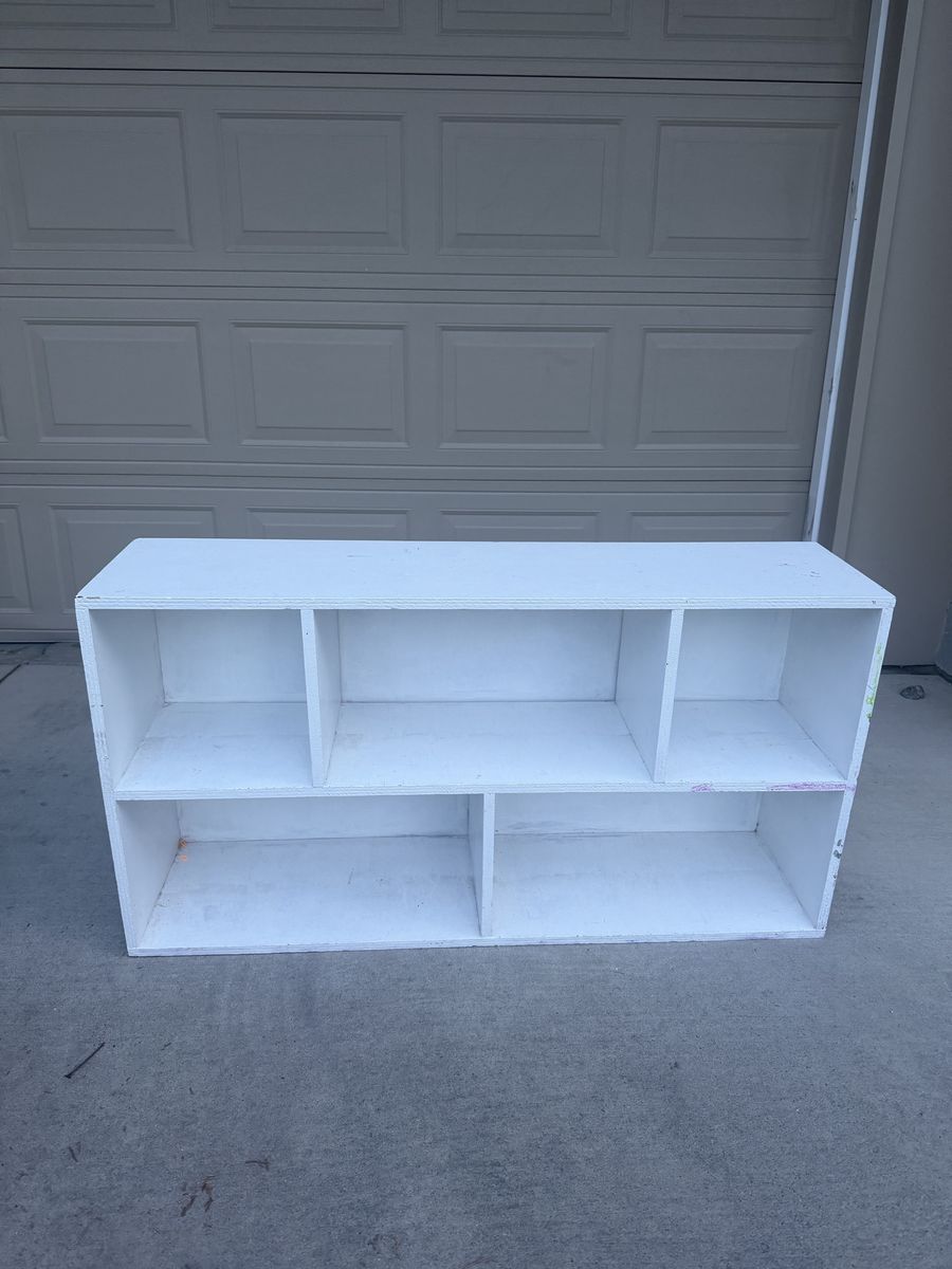 White 5-Cubby Storage Shelf / Bookcase 