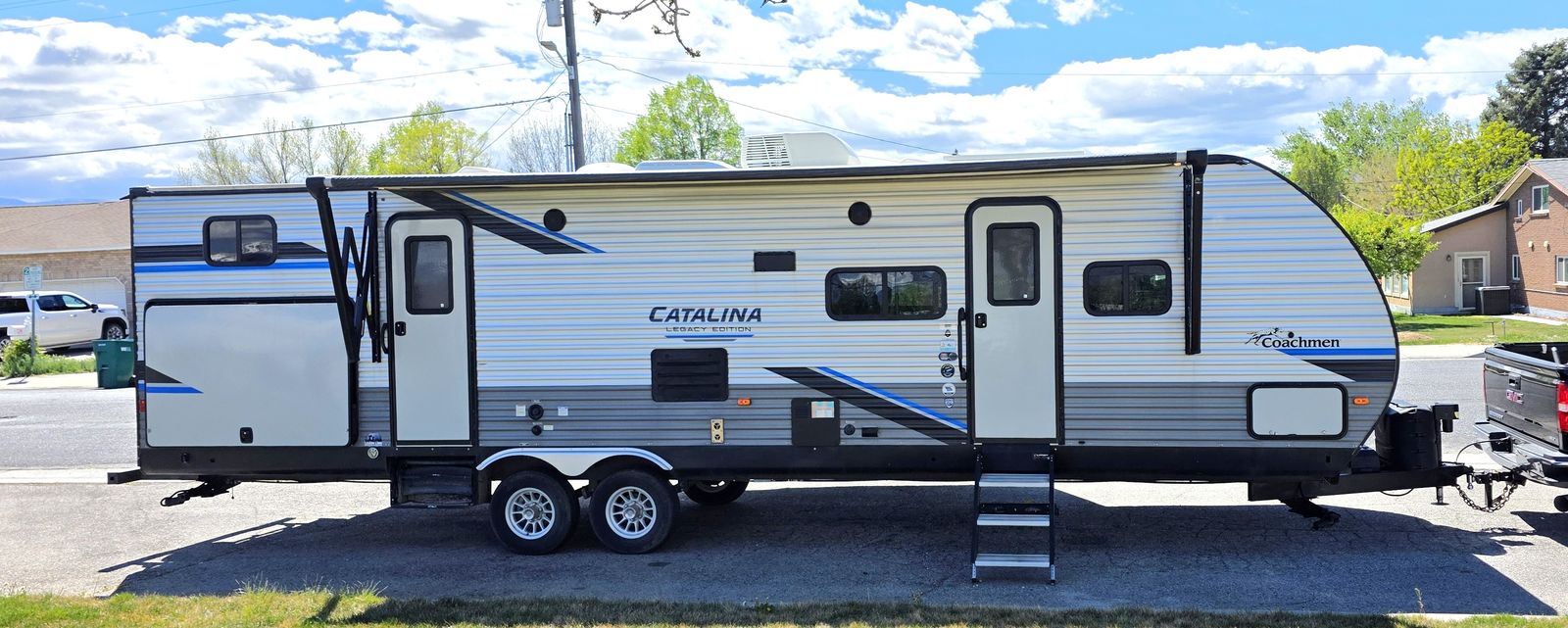 2022 Coachmen (Forest River) Catalina 36 feet 2 slides bunk room sleeps 9-10