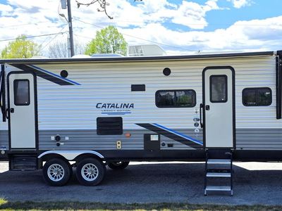 2022 Coachmen (Forest River) Catalina 36 feet 2 slides bunk room sleeps 9-10