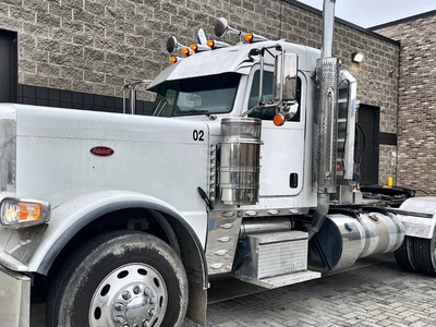 2023 PETERBILT 389