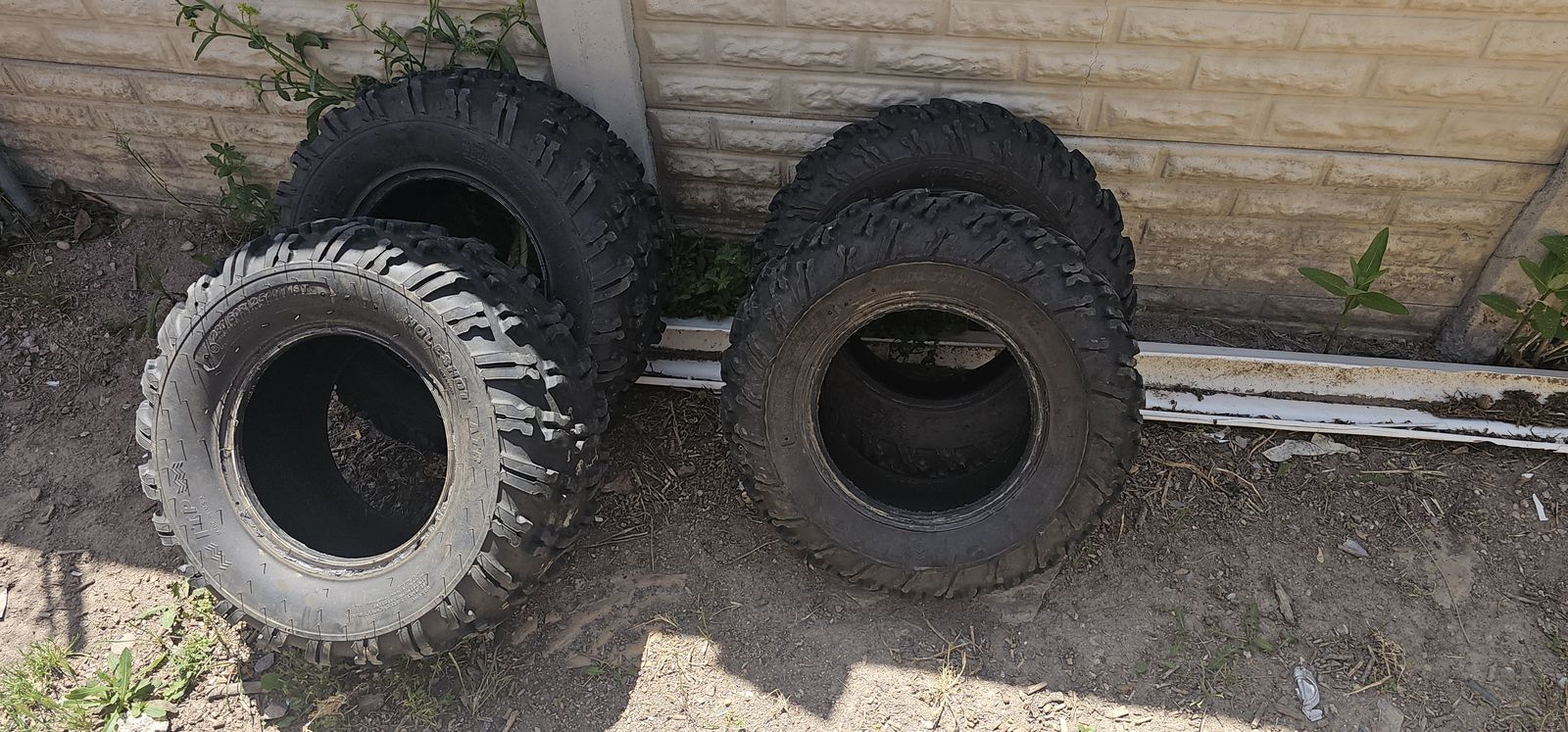 Itp holeshot 25x8r12 & 25x10r12