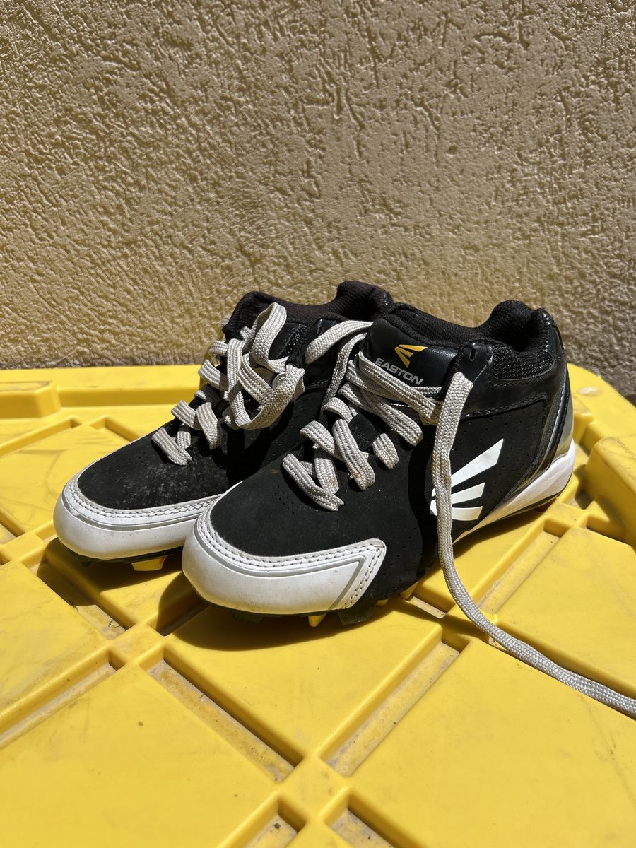 Baseball cleats