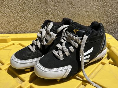 Baseball cleats