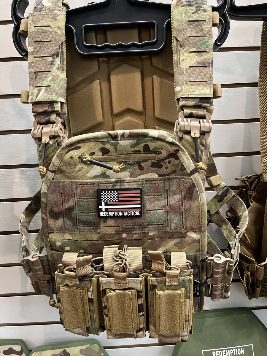 REDEMPTION TACTICAL PLATE CARRIER SET - 2 LEVEL 4 CERAMIC PLATES SPECIAL "UNITE" @ SOUTH TOWN MALL IN SANDY!