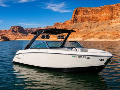 2020 Cobalt R7 Surf Boat in Excellent Condition